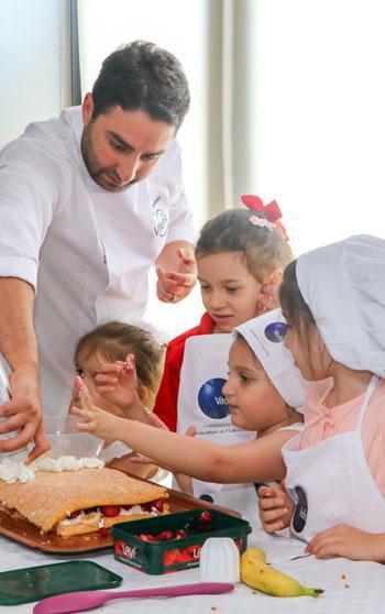 PKU'lu 'minik şefler', düşük proteinli mutfakta yeteneklerini sergiledi