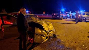 Sivas'ta iki otomobil çarpıştı: 1 ölü, 3 yaralı