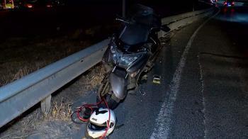 Bayrampaşa'da otomobil ile çarpışan motosikletin sürücüsü yaralandı