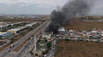 Konya'da yatak fabrikasında yangın; 1 itfaiye eri yaralandı