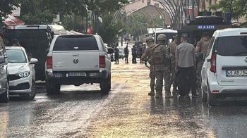 İşitme engelli kardeşini ve bir polis memurunu yaralayan şüpheli, operasyonla etkisiz hale getirildi