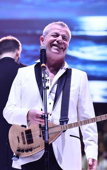 800 kişilik Bilfen Filarmoni Orkestrası, Levent Yüksel ile konser verdi