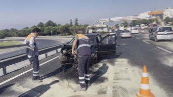 Büyükçekme'de 2 servis minibüsü ve bir otomobilin karıştığı kazada 4 kişi yaralandı