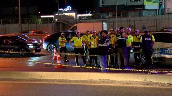 Bakırköy'de motosiklet aydınlatma direğine çarptı: 2 ölü