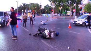 Fatih'te 3 motosiklet çarpıştı: 1'i ağır 5 yaralı; kaza anı kamerada