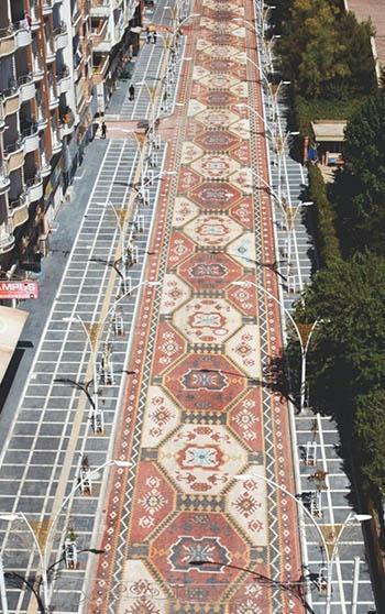 Mardin'de halı motifli cadde ilgi görüyor