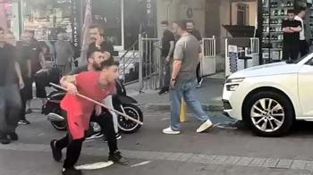 Avcılar’da tekmeli yumruklu sokak kavgası kamerada