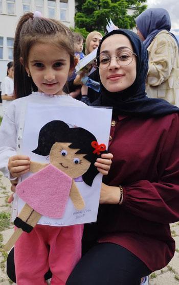 Anaokulu öğrencilerinin çizdikleri kukla resimlerini gerçeğe dönüştürdüler