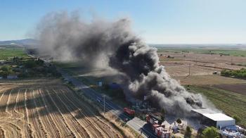Edirne’de inşaat ve mantolama malzemesi deposunda yangın