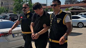 Başkasının kimliğini gösteren firari hükümlü, koluna yazdırdığı adı fark edilince yakalandı