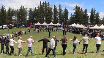 'Karnavas Dut Pekmezi Festivali renkli görüntülere sahne oldu