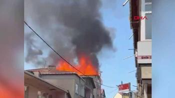 Pendik'te 5 katlı binanın çatısında çıkan yangında 1 işçi yaralandı