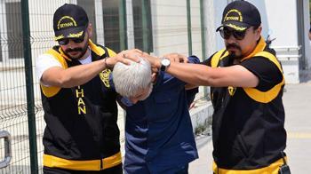 Çorba içerken bekçileri görünce kaçmaya çalışan şüphelinin 24 yıl hapisle arandığı ortaya çıktı