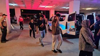 Edirne'de durdurulan minibüste 24 kaçak göçmen yakalandı