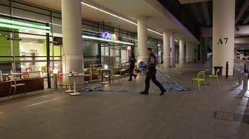 İzmir'de havalimanında polise bıçaklı saldırı; 4 yaralı