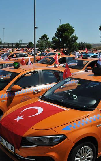 İstanbul'da taksicilerden 253 araçlık 15 Temmuz demokrasi konvoyu