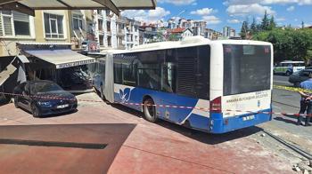 Ankara'da belediye otobüsü iş yerine girdi: 7 yaralı