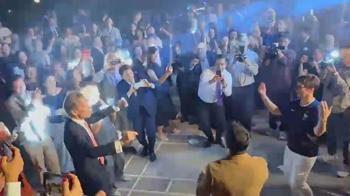 Fransa ve Belçika büyükelçilerinden 'Erik Dalı' performansı