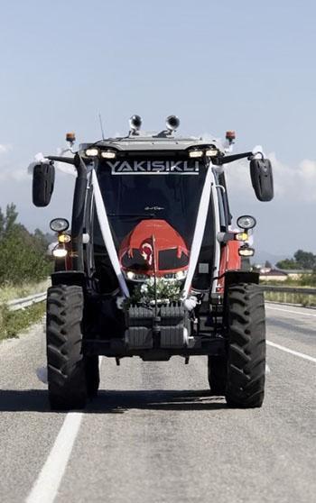 Traktör, gelin arabası oldu