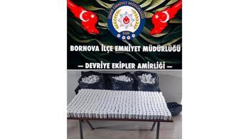 İzmir'de polisten kaçan şüphelinin terk ettiği otomobilde 118 bin sentetik hap ele geçirildi