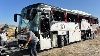 Kütahya'da yolcu otobüsü devrildi; 31 yaralı