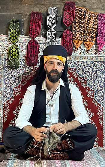 İl il gezerek Hemşin çorabını tanıtıyor