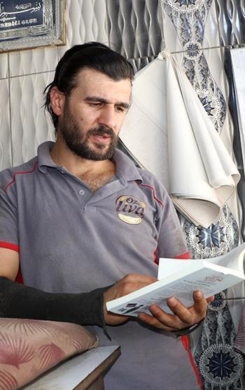 Lavaş ekmek üretirken çocukluk hayali olan romanı yazdı
