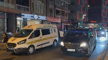 Eyüpsultan'da oto galeriye silahlı saldırı: 2'si ağır 4 yaralı