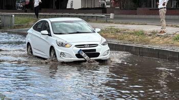 Samsun'da sağanak etkili oldu; sürücüler zor anlar yaşadı