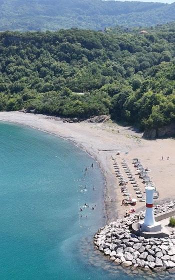 Doğal güzellikleri ile öne çıkan Tarlaağzı Plajı dronla görüntülendi