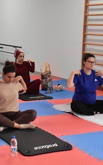 İzmir Şehir Hastanesi'nde gebe egzersiz programı ile doğuma hazırlık