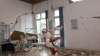 Endonezya'da 7.7 büyüklüğündeki depremde can kaybı 71'e yükseldi