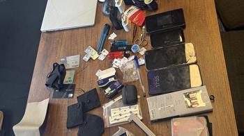 Garda bulunan çantadan kopya düzenekleri çıktı, öğretmen gözaltına alındı