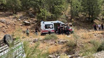 Şarampole yuvarlanan kamyonetin sürücüsü yaşamını yitirdi