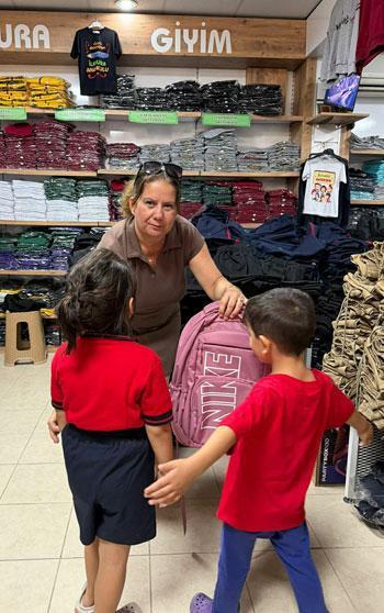 İzmirli hayırsever eğitim için köprü oluyor