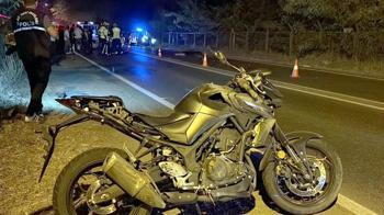 Devrilen motosikletten midibüsün altına savrulan sürücü hayatını kaybetti