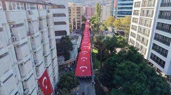 İzmir'de 9 Eylül kutlamaları 'Zafer Yürüyüşü' ile başladı