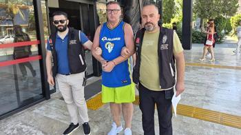 Otel personeliyle tartışıp, Türk bayrağına tüküren İngiliz turist tutuklandı