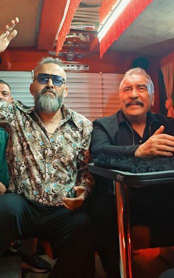 Ümit Besen, konserine nostaljik minibüsle gitti