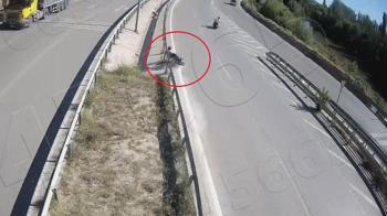 Amasya’da bariyere çarpan motosikletin sürücüsü öldü; kaza kamerada