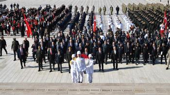 Ankara Valisi Canbolat, Anıtkabir'i ziyaret etti