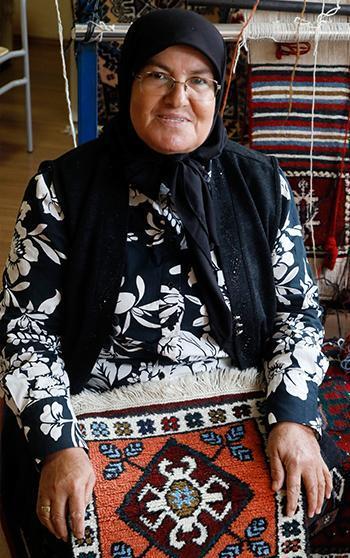 8 yaşında tezgahın başına geçti, 61'inde mirasını geleceğe taşıyor