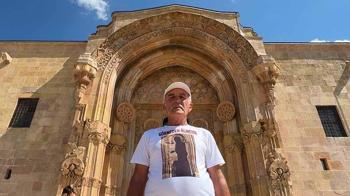 Ziyaretçiler 'boş taşa bakmasın' diye 798 yıllık mirasın gönüllü elçiliğini yapıyor