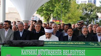11’inci Cumhurbaşkanı Abdullah Gül, amcasının cenazesine katıldı