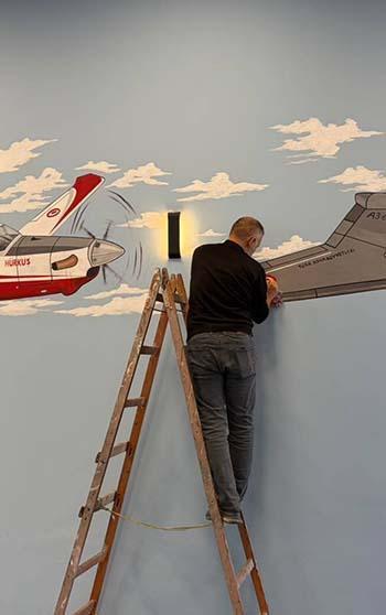 35 yıllık ressam, çocukların hayallerini çiziyor