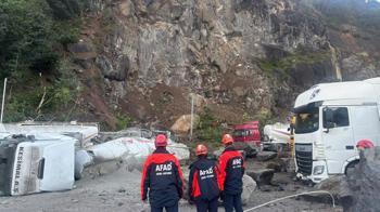 Hopa'da TIR parkında heyelan: 1 ölü