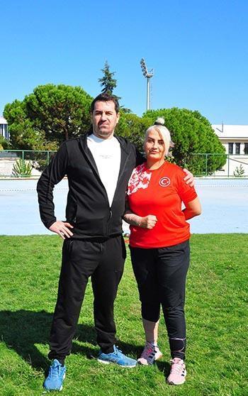 Dünya şampiyonasına, 20 yıl sonra spora döndürdüğü eşiyle hazırlanıyor