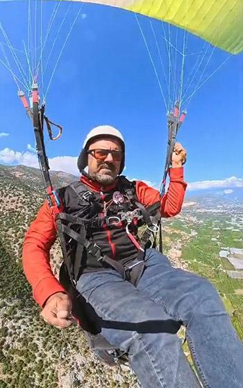 Finike'de keşfedilen doğal rampada ilk yamaç paraşütü uçuşu