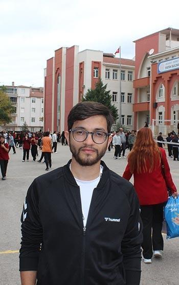 Görme engelli Abdülkadir, mezun olduğu okula öğretmen oldu