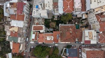 565 yıllık medrese apartmanların arasında zamana direniyor